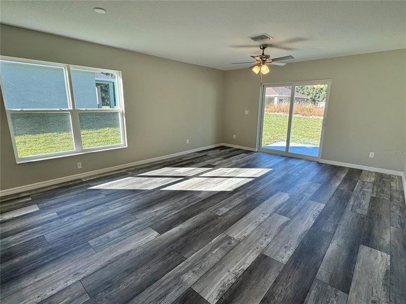 Spacious, unfurnished interior of a new home in , Dunnellon (Image 11).