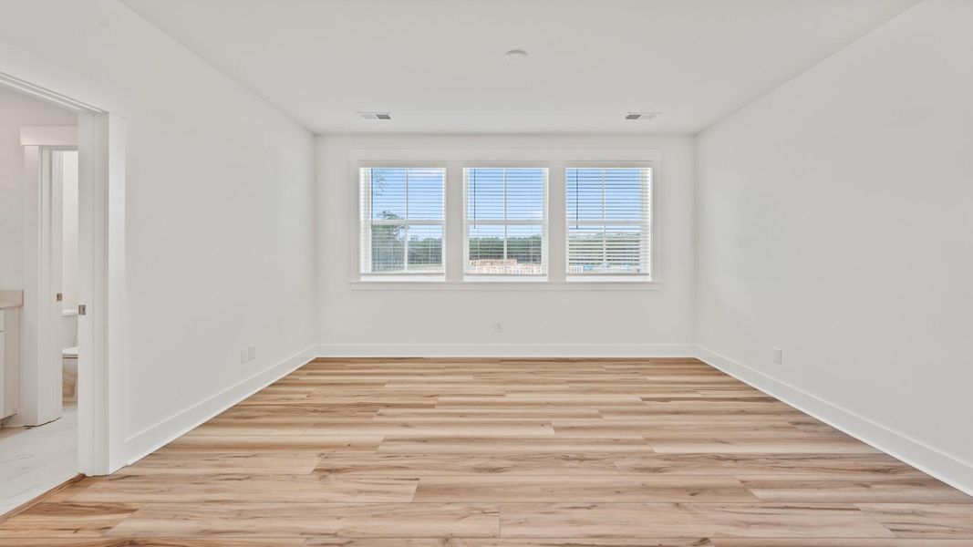 Spacious, unfurnished interior of a new home in Pamlico Terrace, Awendaw (Image 38).