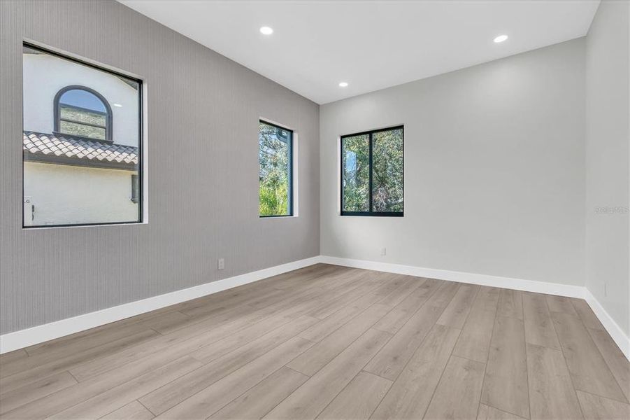 Spacious, unfurnished interior of a new home in , St. Petersburg (Image 41).