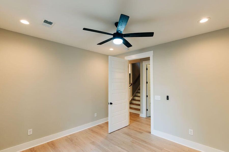 Spacious, unfurnished interior of a new home in , Walterboro (Image 33).