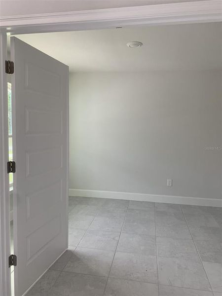 Spacious, unfurnished interior of a new home in Citrus Springs Sub, Citrus Springs (Image 10).