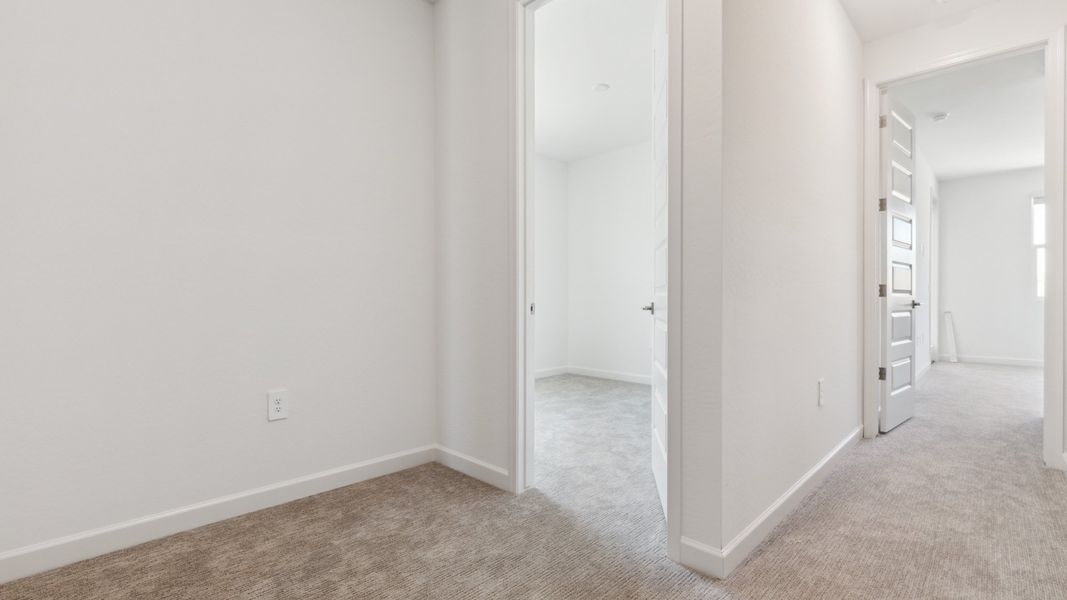 Spacious, unfurnished interior of a new home in Avance, Phoenix (Image 14).