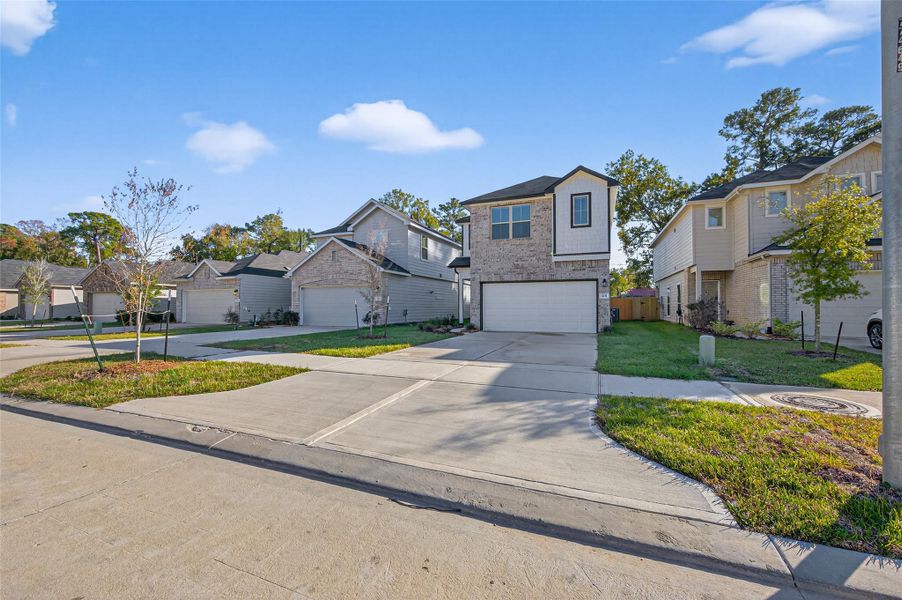 Front exterior of a new home in Woodland Lakes, Huffman, TX, highlighting curb appeal (Image 2). Front exterior of a new home in Woodland Lakes, Huffman, TX, highlighting curb appeal (Image 2).