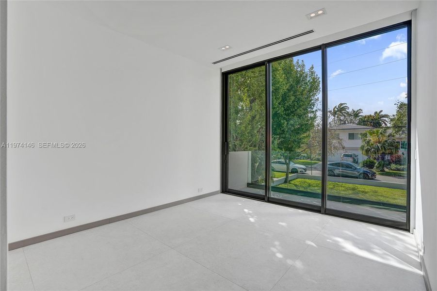 Spacious, unfurnished interior of a new home in , Miami Shores (Image 23).