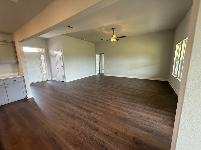 Spacious, unfurnished interior of a new home in Ashton View, Crestview (Image 10).