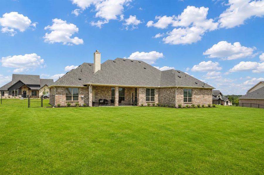 Exterior details and patio area of a home in , Waxahachie (Image 4).