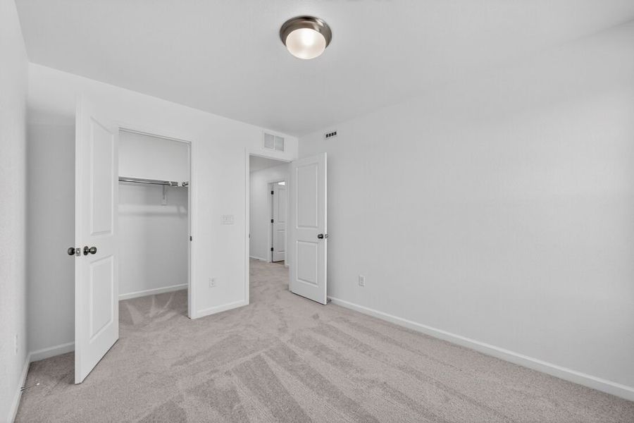 Spacious, unfurnished interior of a new home in Parterre, Thornton (Image 14).