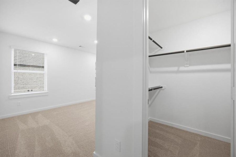 Spacious, unfurnished interior of a new home in , Iowa Colony (Image 13).