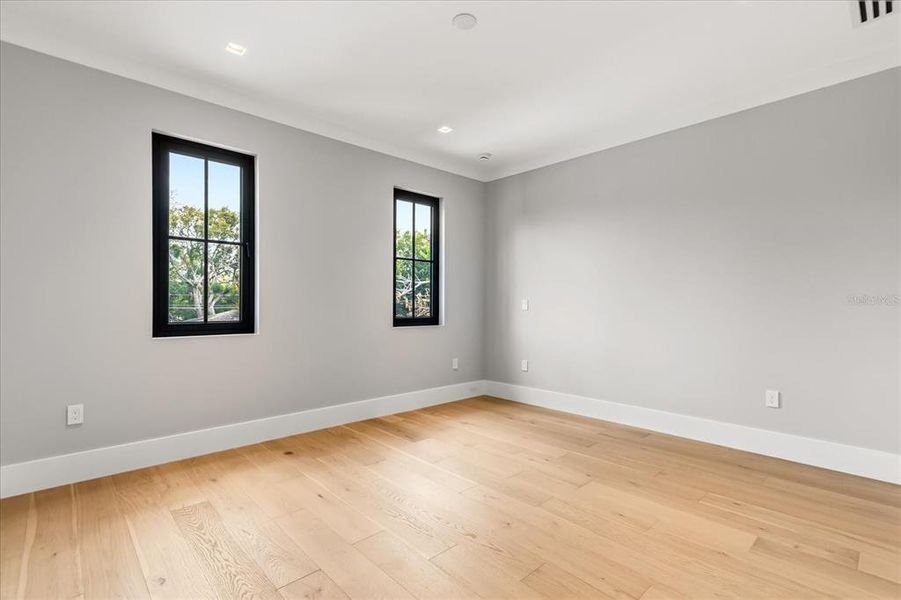 Spacious, unfurnished interior of a new home in , Orlando (Image 22).