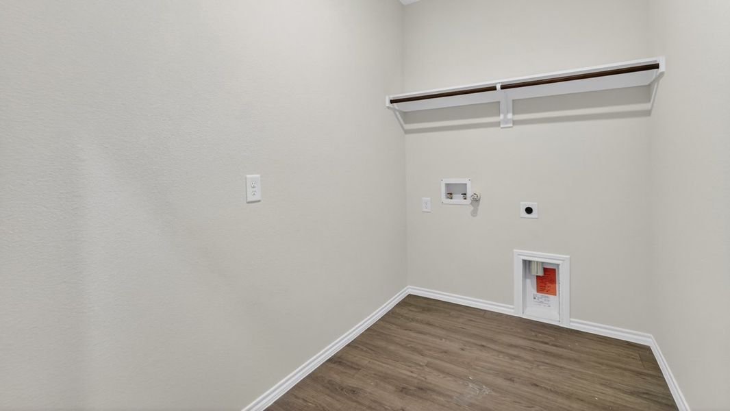 Spacious, unfurnished interior of a new home in Blaire Lake, Tyler (Image 11).