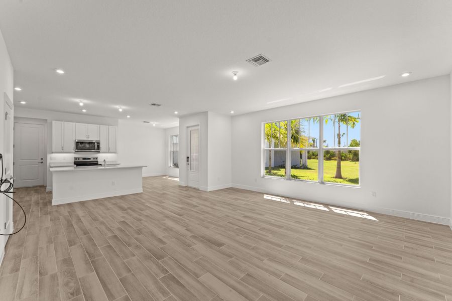 Spacious, unfurnished interior of a new home in Avila, Jensen Beach (Image 14).