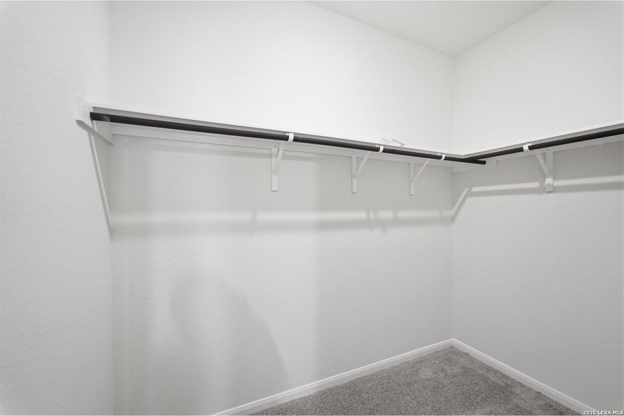 Spacious, unfurnished interior of a new home in Cloud Country, New Braunfels (Image 16).