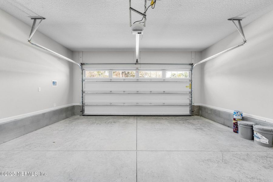 Spacious, unfurnished interior of a new home in , Jacksonville (Image 24).