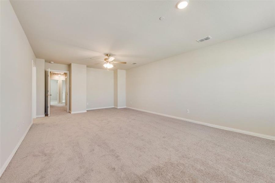 Spacious, unfurnished interior of a new home in Bel Air Village Townhomes, Sherman (Image 11).