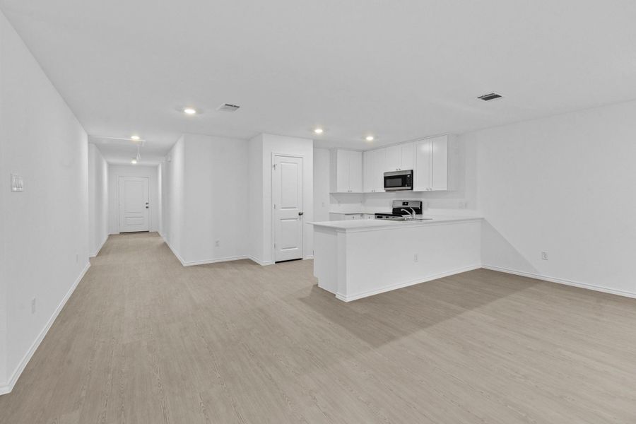 Spacious, unfurnished interior of a new home in Clayton Ranch, Copperas Cove (Image 27).