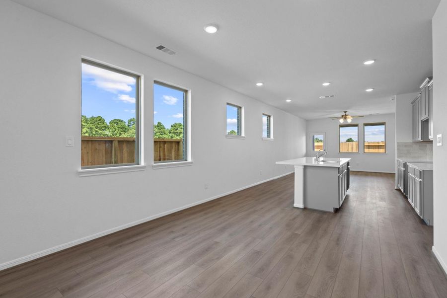 This home boasts a spacious open concept layout that combines the best of modern design and comfort for everyday living. This home boasts a spacious open concept layout that combines the best of modern design and comfort for everyday living.
