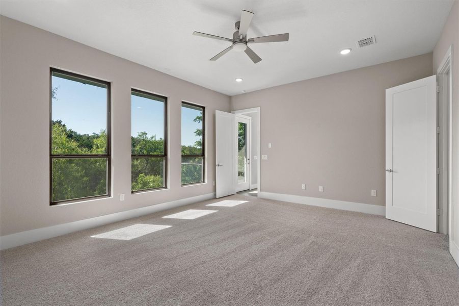 Ample natural light illuminates this generously proportioned bedroom with treetop views. Ample natural light illuminates this generously proportioned bedroom with treetop views.