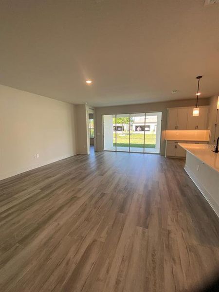 Spacious, unfurnished interior of a new home in Summerlake Reserve, Winter Garden (Image 12).