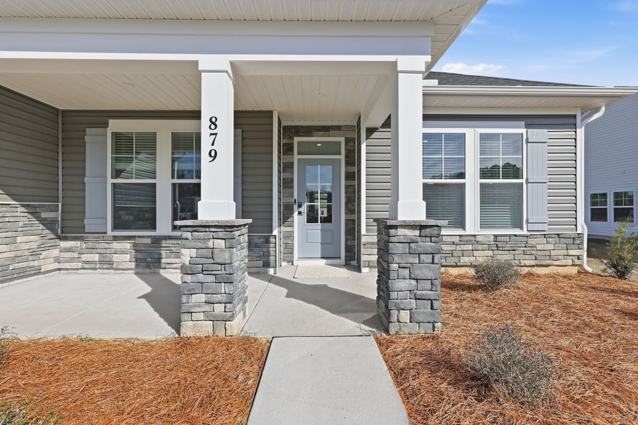 Representative exterior details of a home built from the Grayson II by Great Southern Homes in Edgefield, Loris (Image 3).