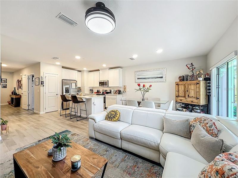 Furnished interior view inside a new home in , Orlando (Image 39).