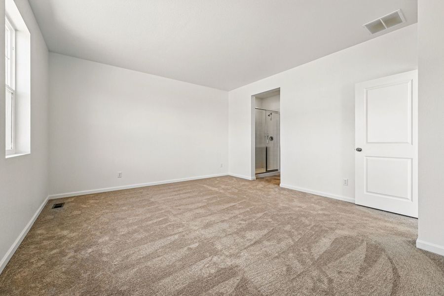Spacious, unfurnished interior of a new home in Parterre, Thornton (Image 26).
