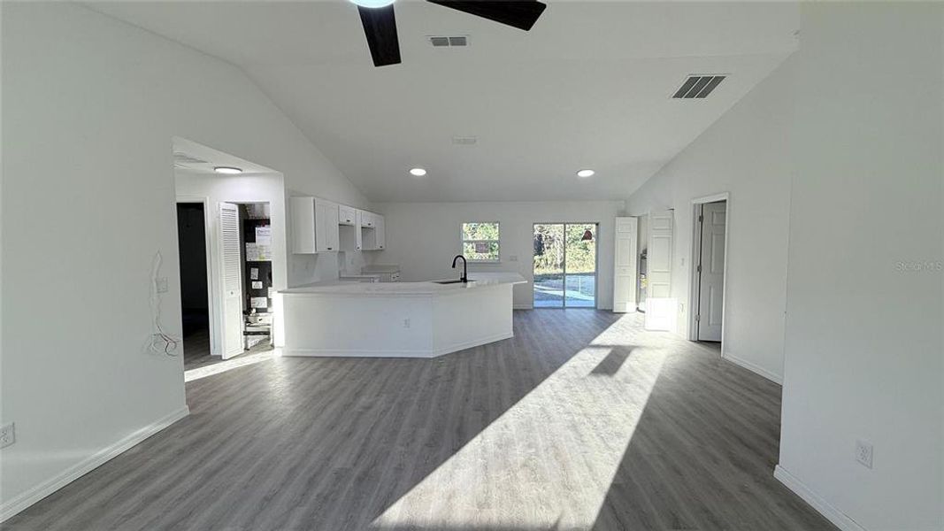 Spacious, unfurnished interior of a new home in , Dunnellon (Image 15).