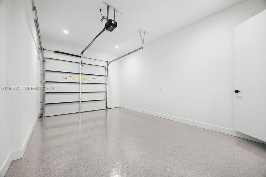 Spacious, unfurnished interior of a new home in , Fort Lauderdale (Image 42).