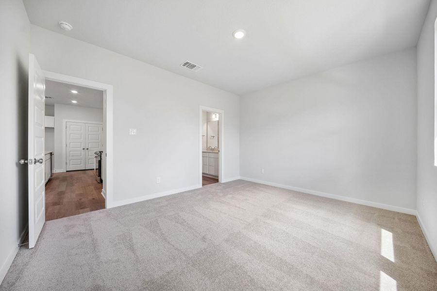 Spacious, unfurnished interior of a new home in Eastwood at Sonterra, Jarrell (Image 21). Spacious, unfurnished interior of a new home in Eastwood at Sonterra, Jarrell (Image 21).