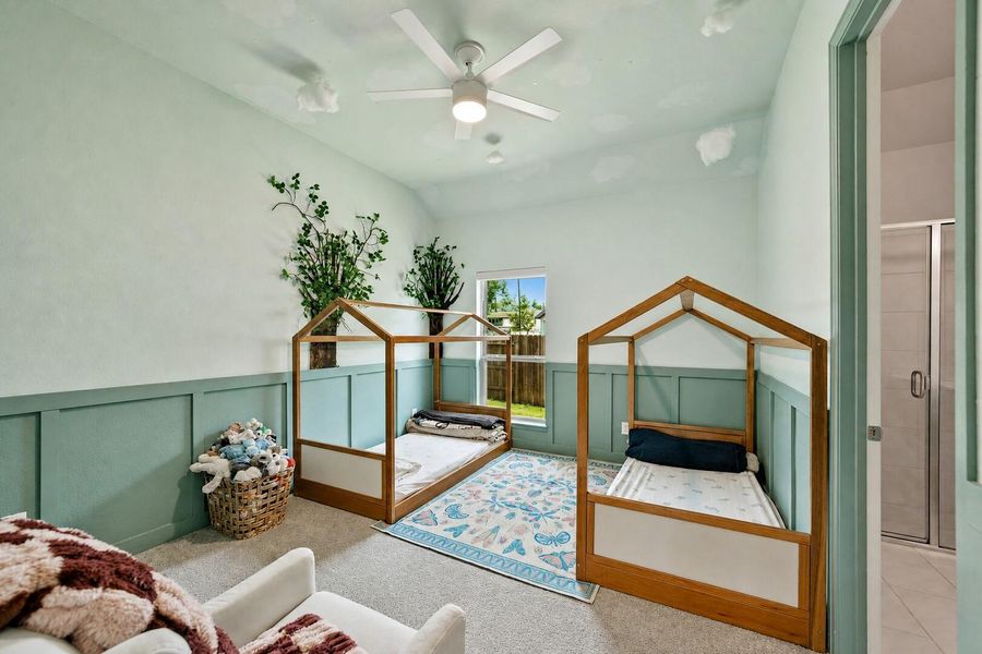 Guest Bedroom with en suite bathroom