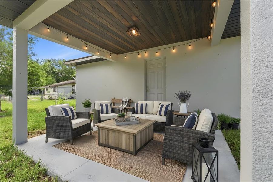 Exterior details and patio area of a home in , Auburndale (Image 30).