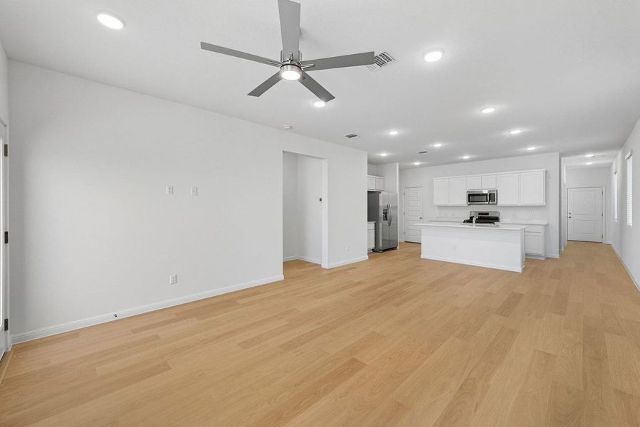 Spacious, unfurnished interior of a new home in Trinity Ranch, Elgin (Image 21). Spacious, unfurnished interior of a new home in Trinity Ranch, Elgin (Image 21).