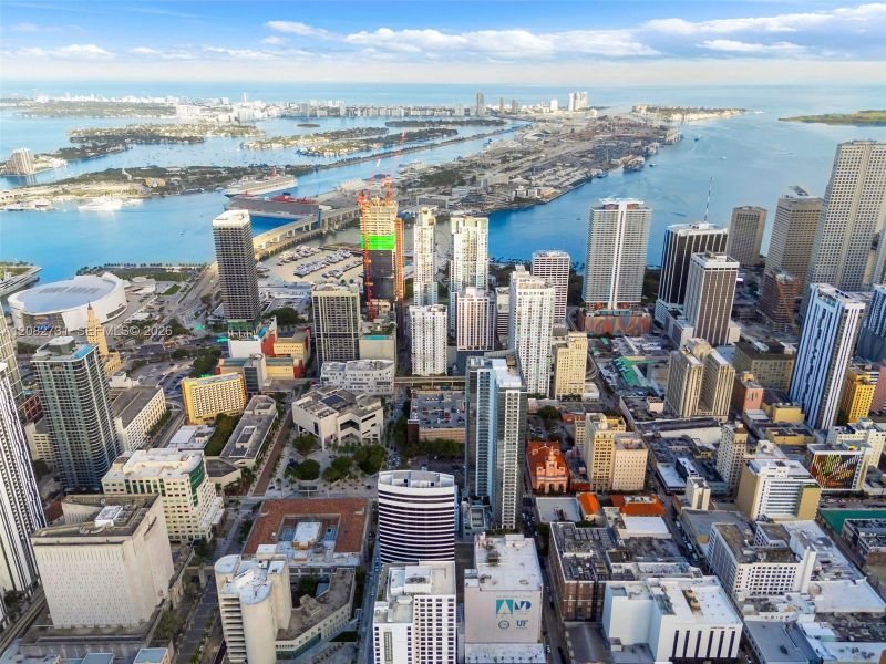 Condo located in Miami, FL showcasing its design and architecture (Image 3).