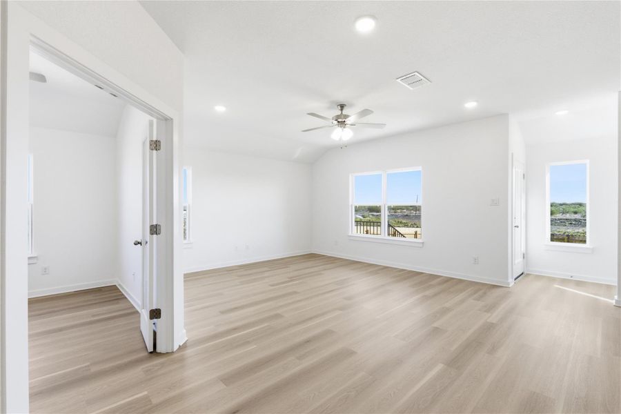 Unfurnished room featuring light wood-type flooring, ceiling fan, and recessed lighting
