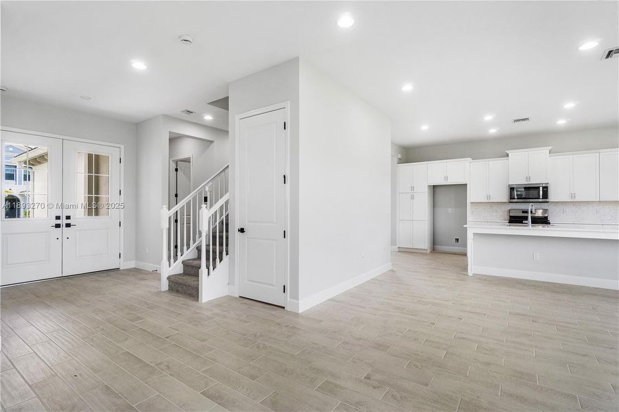 Spacious, unfurnished interior of a new home in , Westlake (Image 32).