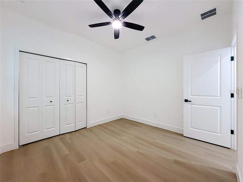 Spacious, unfurnished interior of a new home in , Orlando (Image 45).