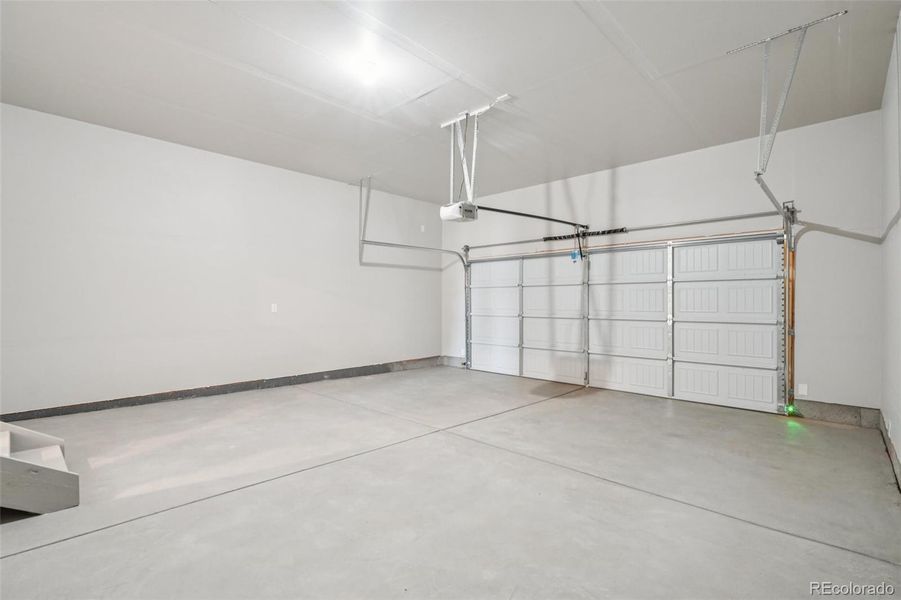 Spacious, unfurnished interior of a new home in Wolf Creek Run, Strasburg (Image 10).
