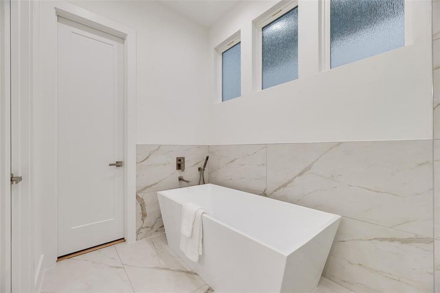 Furnished interior view inside a new home in , Dallas (Image 6).