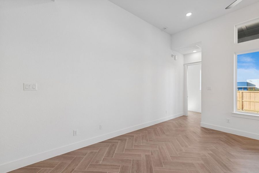 Spacious, unfurnished interior of a new home in , Katy (Image 29).