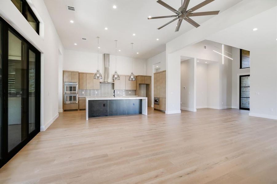 Spacious, unfurnished interior of a new home in , Horseshoe Bay (Image 20).