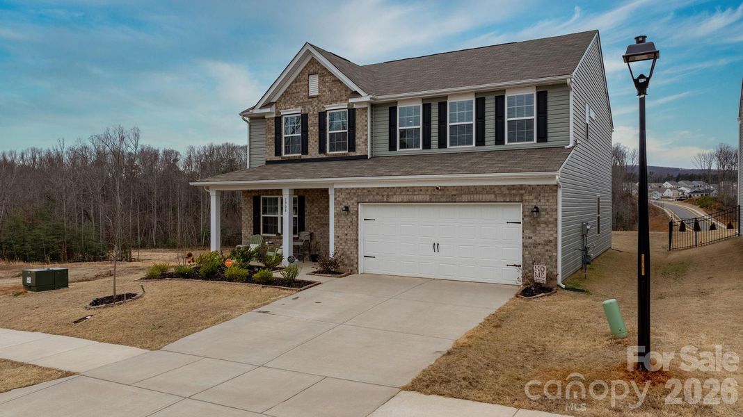 Front exterior of a new home in Shannon Woods, Maiden, NC, highlighting curb appeal (Image 23).