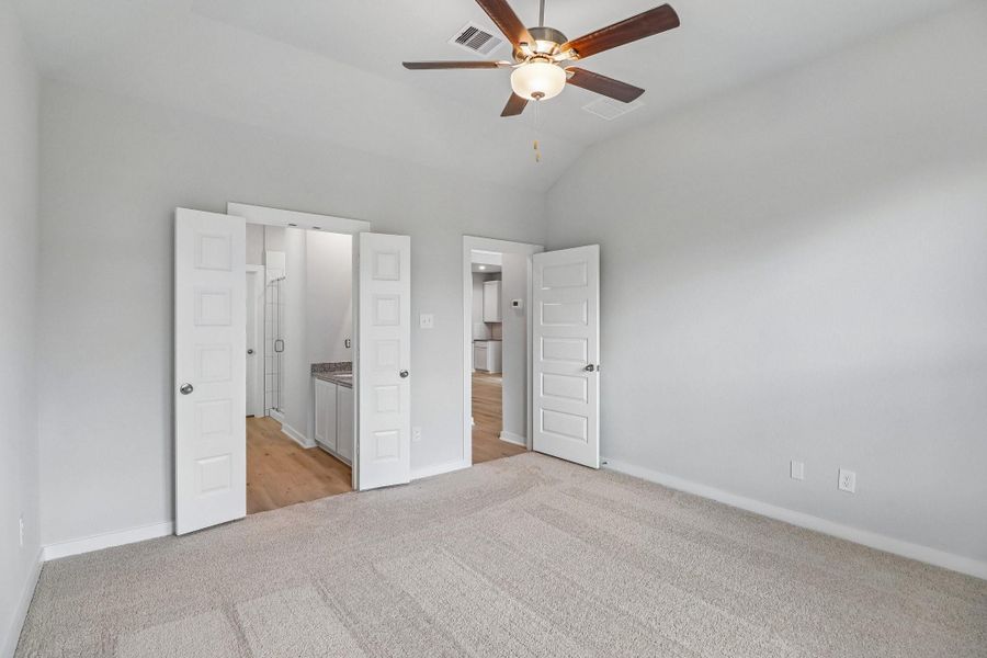 Spacious, unfurnished interior of a new home in Granger Pines, Conroe (Image 18).