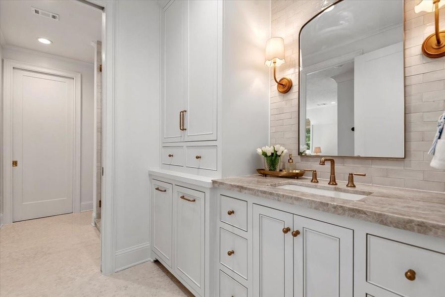 Bedroom 2 Ensuite Bath