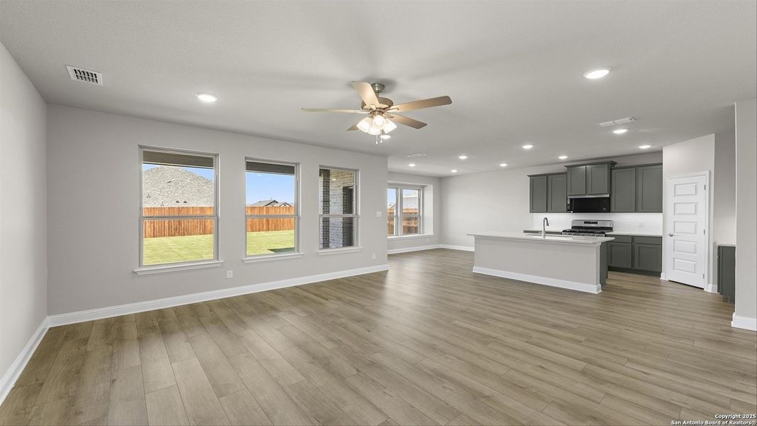 Spacious, unfurnished interior of a new home in Saddle Creek Ranch, Cibolo (Image 22). Spacious, unfurnished interior of a new home in Saddle Creek Ranch, Cibolo (Image 22).