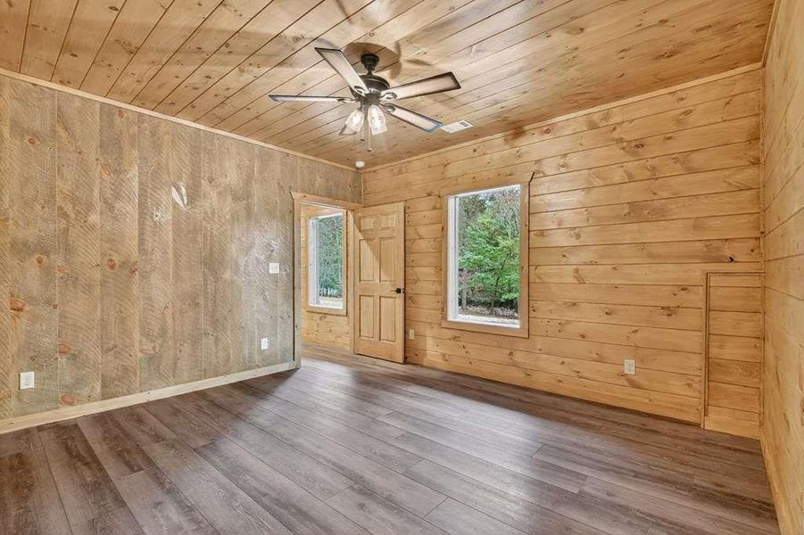 Spacious, unfurnished interior of a new home in , Blue Ridge (Image 27).