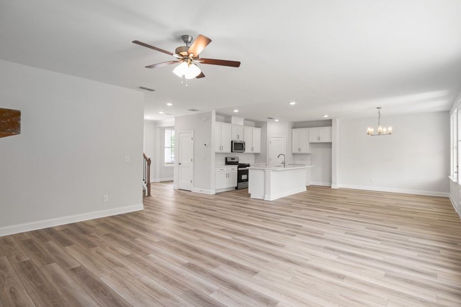 Representative unfurnished interior of a home built from the Charlton by UnionMain Homes in Austin Springs, Bethlehem (Image 15).