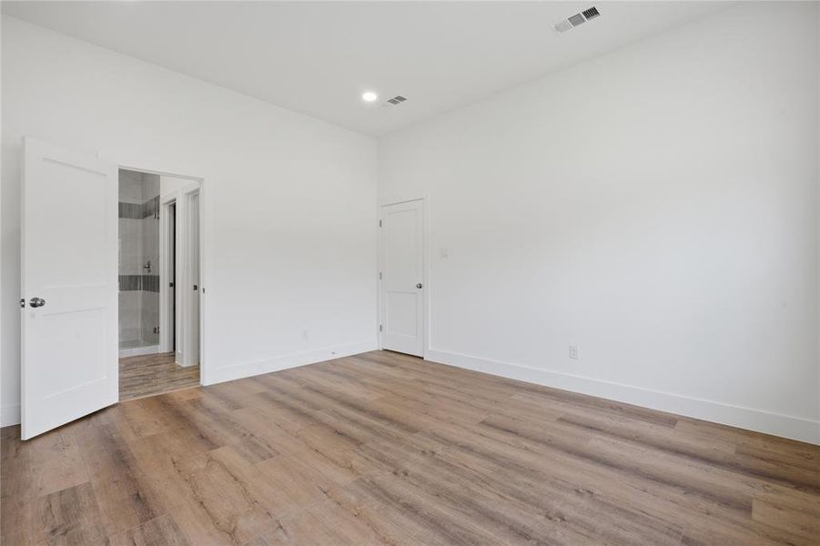 Spacious, unfurnished interior of a new home in , Dallas (Image 33). Spacious, unfurnished interior of a new home in , Dallas (Image 33).
