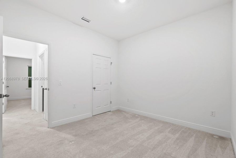 Spacious, unfurnished interior of a new home in , Cape Coral (Image 23).