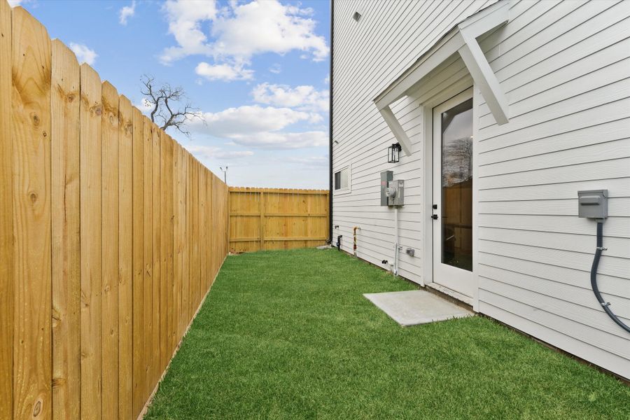 Representative exterior details of a home built from the 1616 by Zoom Homes in Bauman Landing, Houston (Image 2).