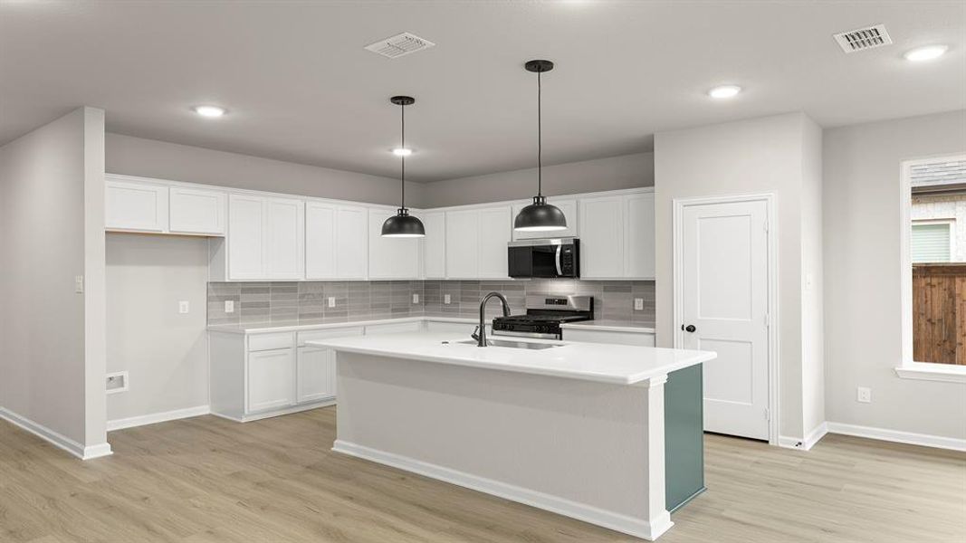 09. 3131 Duck Heights - Kitchen (2)