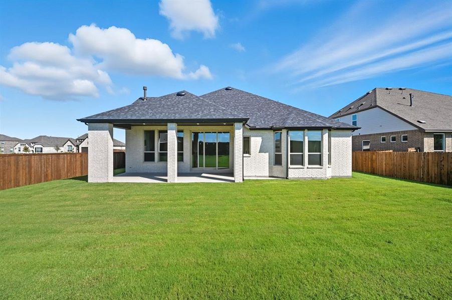 Exterior details and patio area of a home in Ridge Crossing, Waxahachie (Image 17). Exterior details and patio area of a home in Ridge Crossing, Waxahachie (Image 17).
